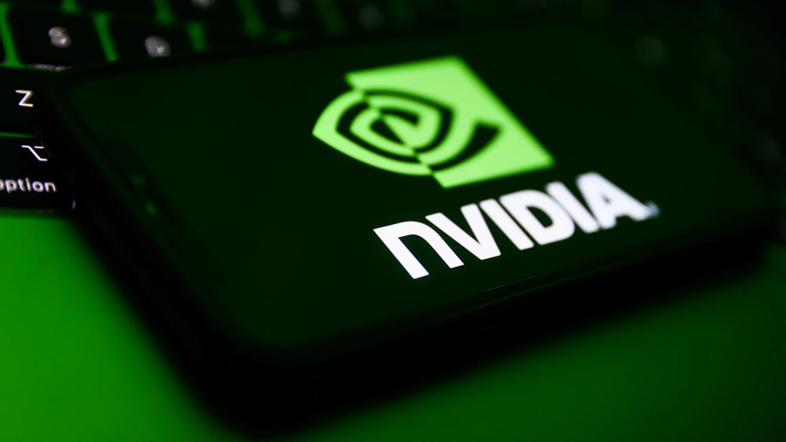 Nvidia presenta il supercomputer per accelerare l’intelligenza artificiale e vola a Wall Street