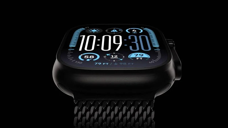 Apple Watch Ultra 2 con finitura nera satinata e loop in titanio