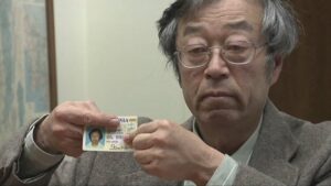 È tra gli uomini più ricchi del mondo, ma nessuno sa chi sia davvero: il mistero di Satoshi Nakamoto